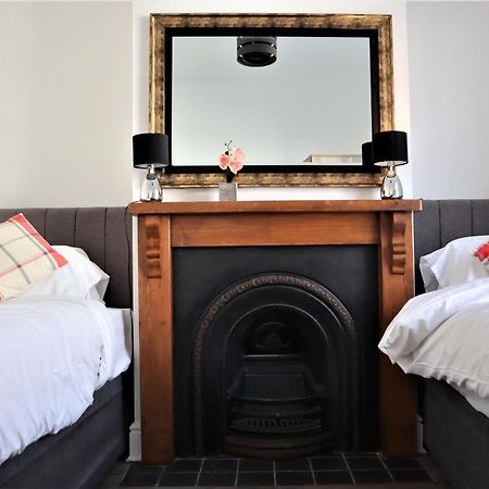 Victoria 4 Bedroom Serviced House Short Lets - Near Northampton Gen Hosp & Town Centre Dış mekan fotoğraf