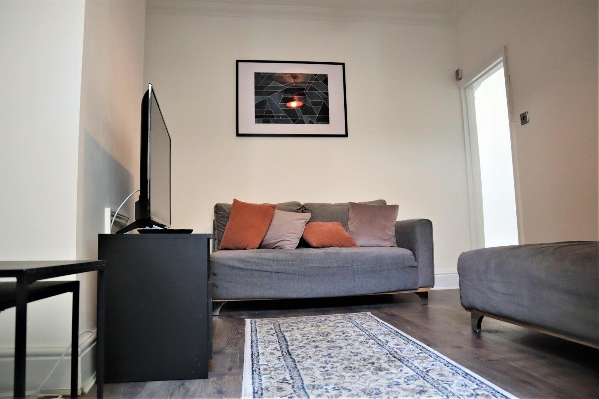 Victoria 4 Bedroom Serviced House Short Lets - Near Northampton Gen Hosp & Town Centre Dış mekan fotoğraf