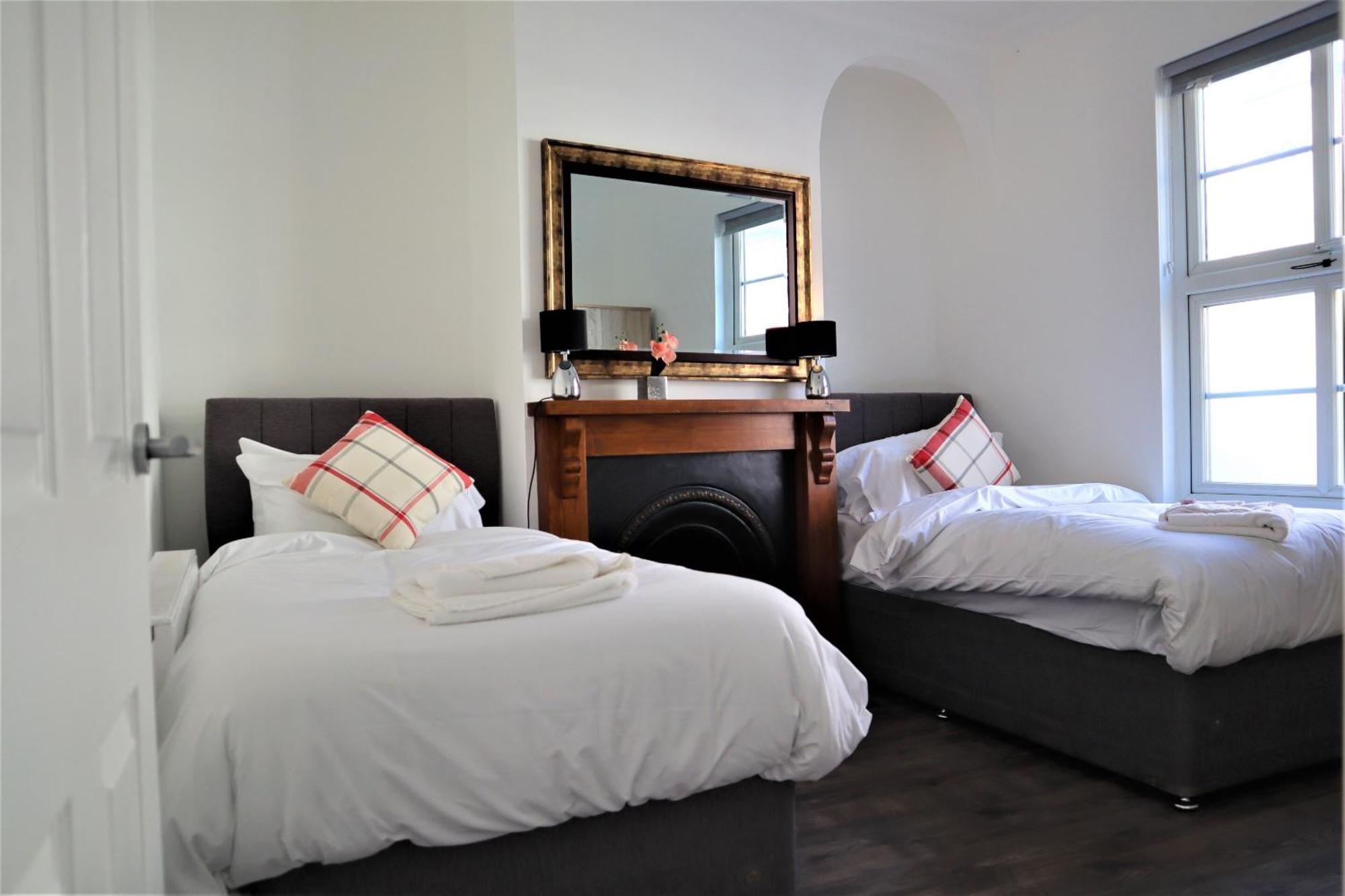 Victoria 4 Bedroom Serviced House Short Lets - Near Northampton Gen Hosp & Town Centre Dış mekan fotoğraf