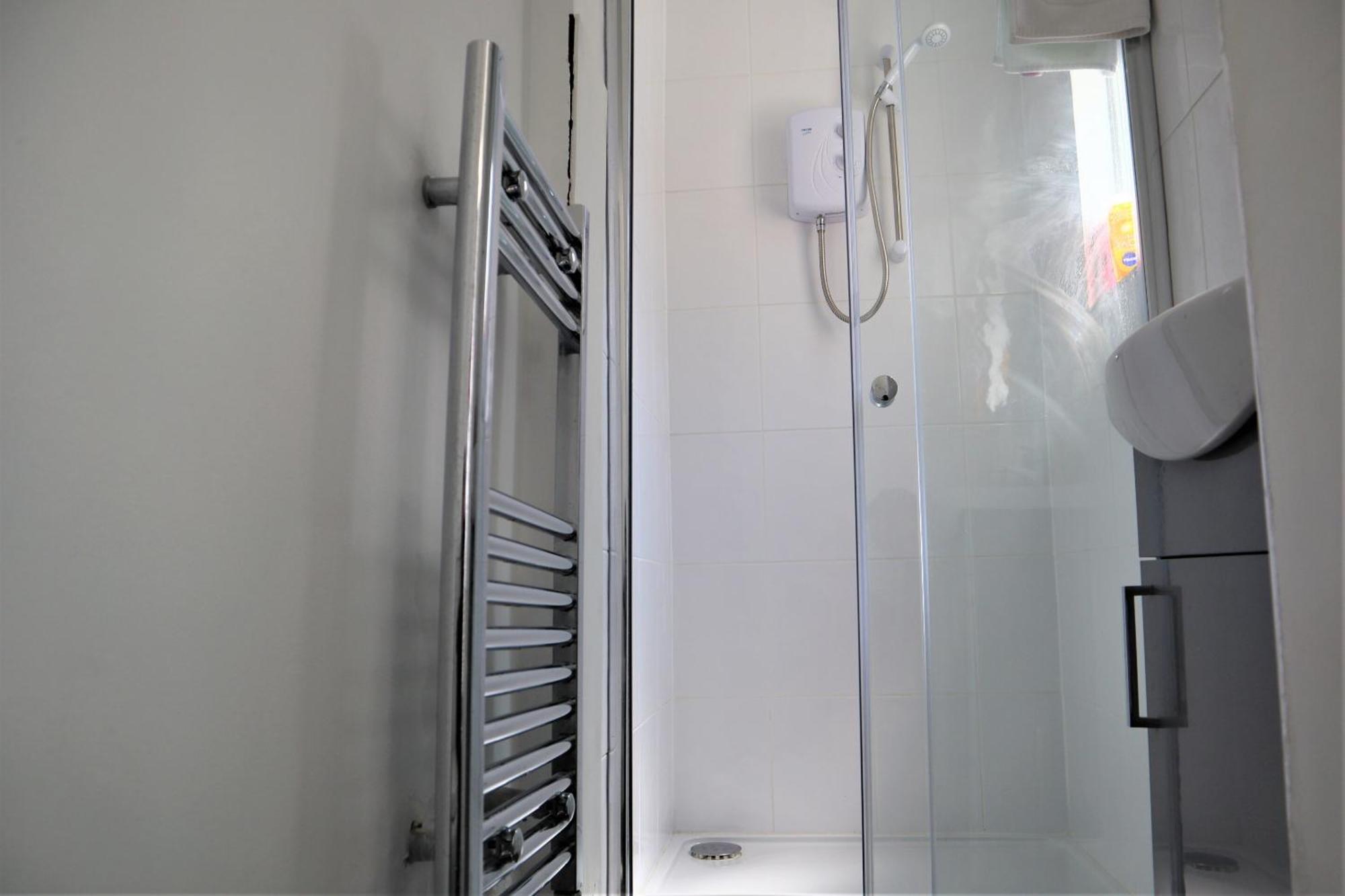 Victoria 4 Bedroom Serviced House Short Lets - Near Northampton Gen Hosp & Town Centre Dış mekan fotoğraf