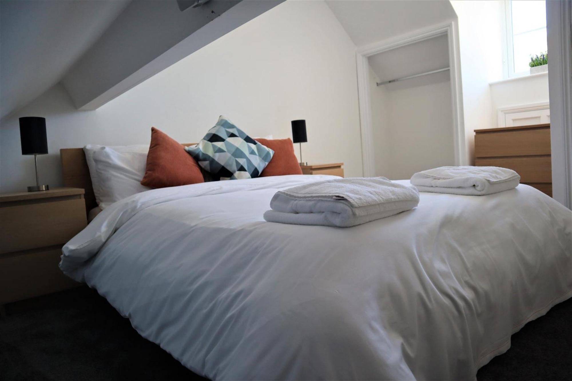 Victoria 4 Bedroom Serviced House Short Lets - Near Northampton Gen Hosp & Town Centre Dış mekan fotoğraf