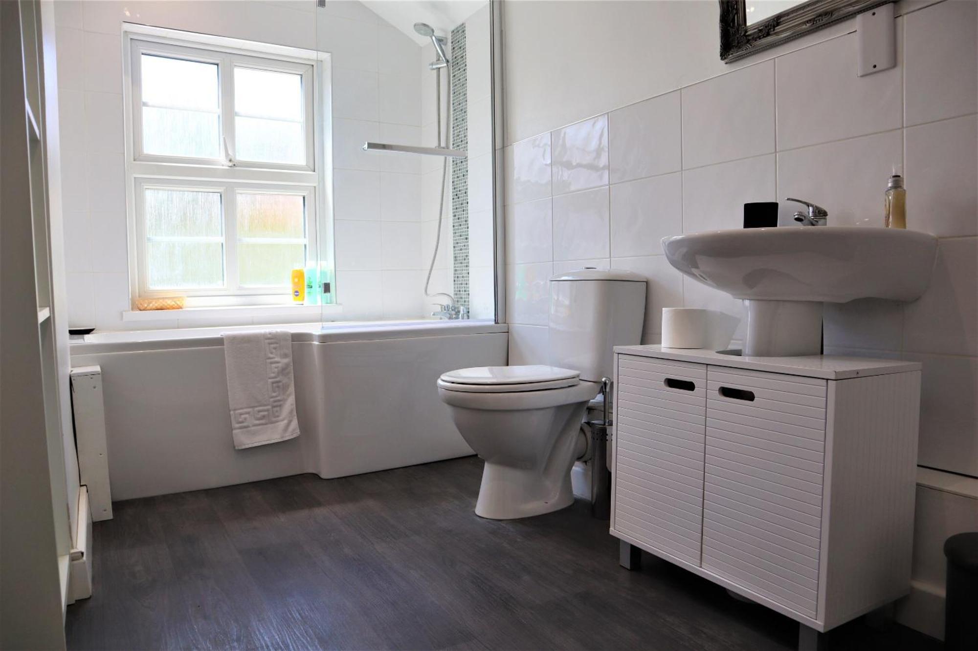 Victoria 4 Bedroom Serviced House Short Lets - Near Northampton Gen Hosp & Town Centre Dış mekan fotoğraf